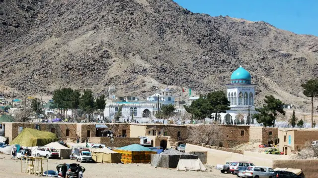  سږ کال د نورو کلونو په پرتله د نوروز رنګ یو څه په دغه ولایت کې پیکه ځکه دی، چې په یو شمېر ږغیزو رسنیو کې د ملایانو له خوا د نوروز لمانځل حرام کار بلل شوی