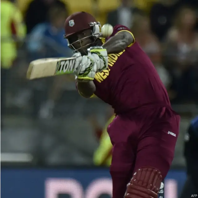 ویسٹ انڈیز کے کپتان جیسن ہولڈر نے کرس گیل کے بعد سب سے زیادہ رنز بنائے وہ 42 رنز بنا کر ویٹوری کا نشانہ بنے۔