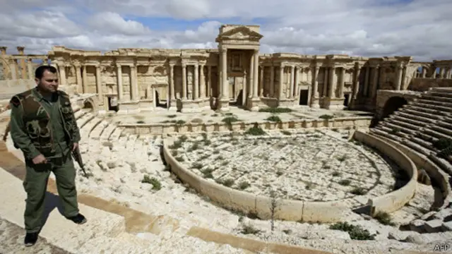 Kota Palmyra di Suriah memiliki banyak peninggalan bersejarah berusia ribuan tahun, termasuk bangunan peninggalan peradaban Romawi dan Yunani.