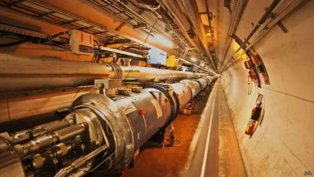 مصادم الهادرون