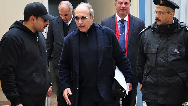 تتولى وزارة الداخلية حراسة العادلي بعد إخلاء سبيله