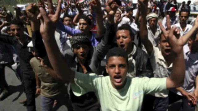 yemen_anti_houthi_protester_