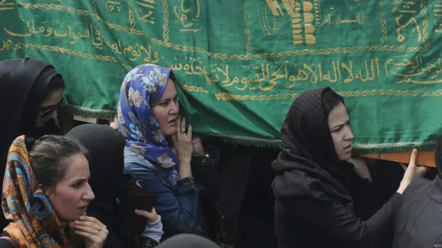 کابل میں فرخندہ نامی خاتون کو توہین مذہب کے جھوٹے الزام میں ہلاک کیے جانے کے واقع پر خواتین نے شدید احتجاج کیا۔