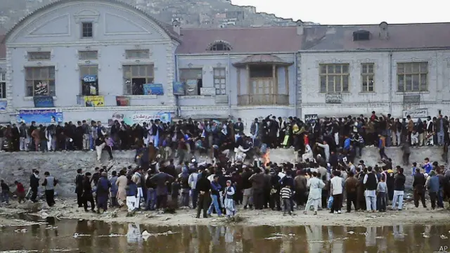 Multidão espanca Farkhunda | Foto: AP