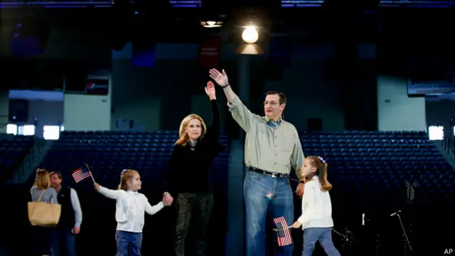 Está casado y tiene dos hijas.