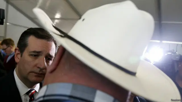 De padre cubano, Cruz es tajante opositor a facilitar la amnistía para inmigrantes.