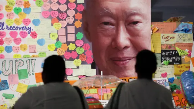 अपने नेता को याद करते सिंगापुर के निवासी