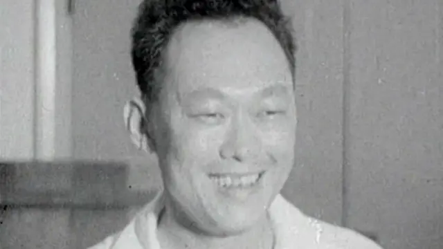 1959 में पीएपी के चुनाव जीतने के बाद खुश ली कुआन यू