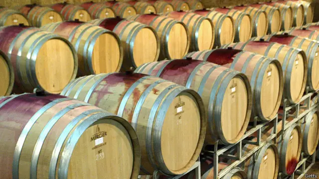 бочки с грузинским вином