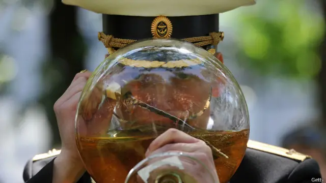 Российский офицер обмывает звание