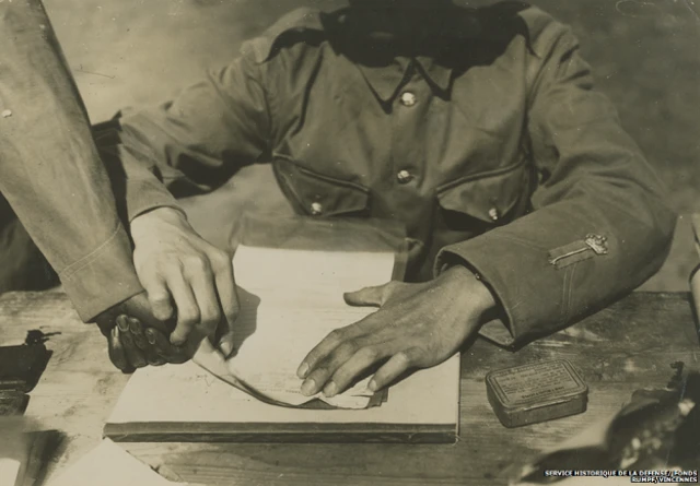 प्रथम विश्व युद्ध में ब्रिटेन की तरफ से भाग लेने वाले भारतीय सैनिक.