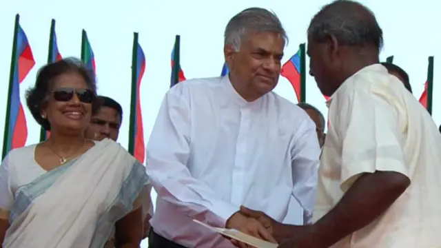 'ඒක මේ සිංහල භාෂාවේ තියන සරල වචනයක් උඹ හෙළිදරවු කරනවා කියන එක. ඒක අපි අපේ ප්‍රතිවාදී පිලේ සියලු දෙනාටම කියන දෙයක්නේ'