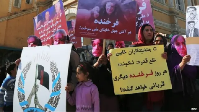 जलाई गई महिला के समर्थन में प्रदर्शन