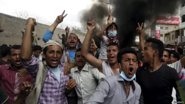 Protesta contra hutíes en Taiz