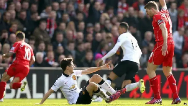 بعد هذه اللحظة، أظهرت لقطات تلفزيونية جيرارد وهو يطأ قدم هيريرا