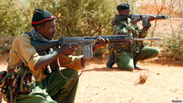 Guardias kenianios protegen la frontera con Somalia
