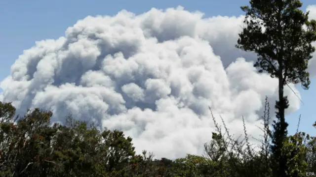 Kosta Rika'da çok sayıda yanardağ bulunuyor ve bu yanardağlar jeotermal enerji üretiminde kullanılıyor.