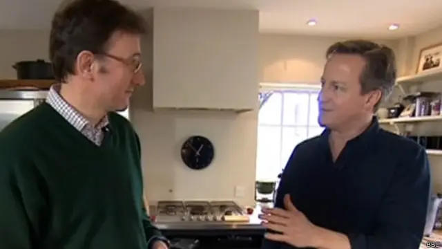 卡梅伦（右）接受BBC记者兰代尔采访