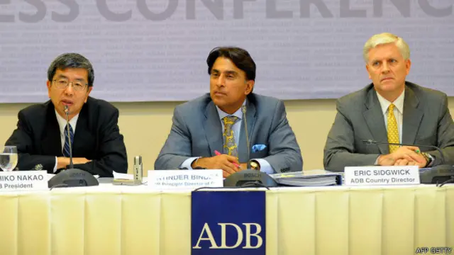 布鲁金斯学会的怀特并不认为世界银行等既有地区与国际机构会因亚投行的产生有太多变化。他对BBC中文网记者说，世界银行的标准和操作都已经十分扎实，“我倒是认为并且希望亚投行能够效仿ADB。”