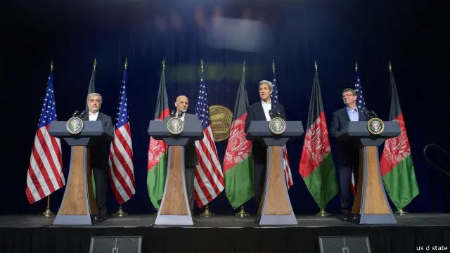 جان کری از برنامه توسعه روابط‌ با افغانستان بعد از جنگ خبر داد