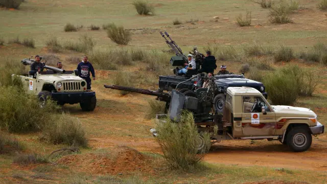 حذر النواب من أن مقاتلي تنظيم الدولة الاسلامية قد يستغلوا تدفق المهاجرين غير الشرعيين من ليبيا الى اوروبا لشن عمليات ارهابية