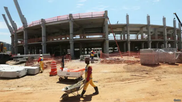 Prefeito elogia empreiteiras responsáveis por obras olímpicas