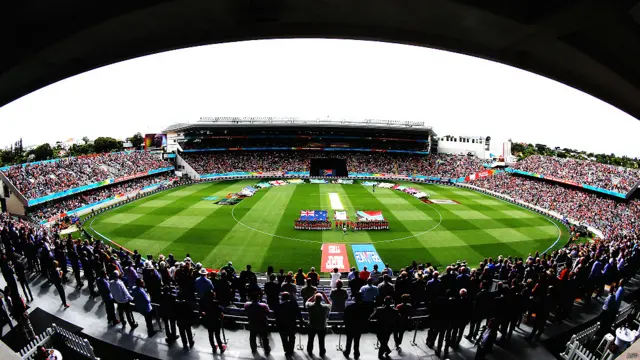 اس ورلڈ کپ میں آک لینڈ کے میدان میں جنوبی افریقہ کو پاکستان کے ہاتھوں شکست کا سامنا کرنا پڑا تھا جبکہ نیوزی لینڈ نے ایک دلچسپ میچ میں آسٹریلیا کو ایک وکٹ سے شکست دی تھی۔