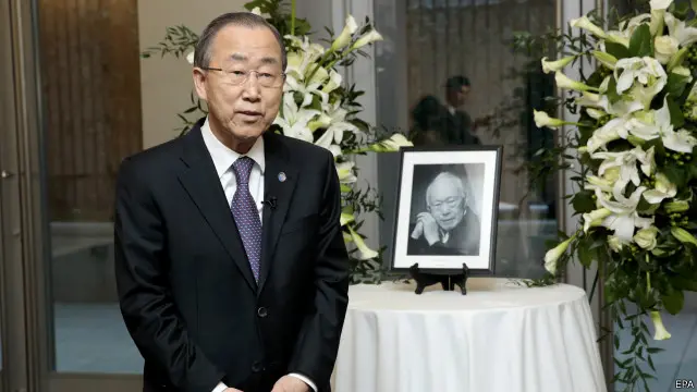 Tổng thư ký Liên Hiệp Quốc Ban ki-moon ghi sổ tang ông Lý Quang Diệu