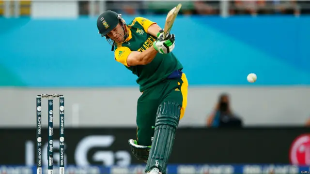جنوبی افریقہ کے کپتان اے بی ڈی ویلیئرز نے ایک بار پھر شاندار اننگز کھیلی اور وہ 45 گیندوں پر 65 رنز بنا کر ناقابلِ شکست رہے۔