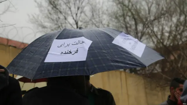 ۲۸ کلنه فرخنده په لرګیو، ډنډو، لغتو او سوکانو ووهل شوه، بیا تر موټر لاندې شوه او تر مرګ وروسته یې مړی وسوځول شو.