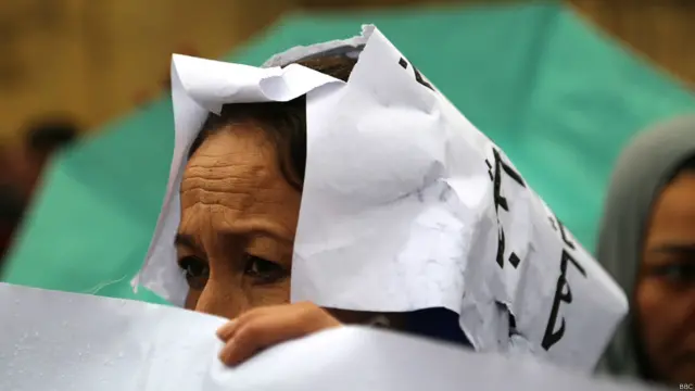 د فرخندې پلار د خپلې لور د وژل کېدو په ورځ وویل، چې لور یې ذهني ناروغي لرله. بیا د هغې پلار ومنله چې د پولیسو چارواکو هغه اړ کړه چې رسنیو ته ووايي لور یې ذهني ناروغه وه.