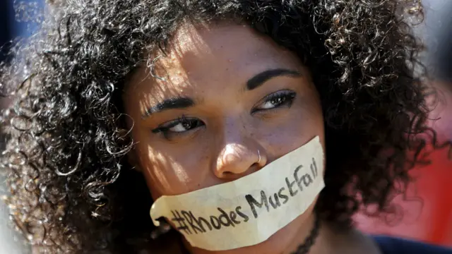 جنوبی افریقہ کے شہر کیپ ٹاؤن میں یونیورسٹی آف کیپ ٹاؤن میں سیسل رہوڈس کے مجسمے کو ہٹانے کے لیے یونیورسٹی کے طالب علم ایک مہم چلا رہے ہیں۔