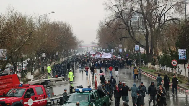 دغه لاریون د ټولنیزو شبکو له خوا سمبال شوی و. له تېرو څو ورځو راهیسې د فرخندې تر وژلو وروسته په افغانستان کې تند غبرګونونه راپورته شوي دي، چې ګڼو ټولنیزو شبکو د هغې په نامه او ملاتړ پاڼې هم جوړې کړې او د هغې د قاتلانو د محاکمې غوښتنه یې کړې ده.