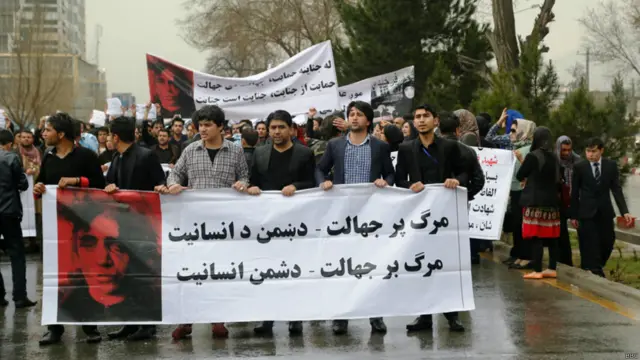 فرخنده د تېرې پنجشنبې په ورځ (کب ۲۸) د کابل ښار شاه دو شمشیره جومات ته څېرمه د قهرېدلو سړو له خوا په وهلو وهلو ووژل شوه او بیا یې مړي ته اور واچول شو.