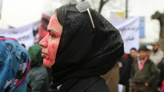 لاریون د ټولنیزو شبکو له خوا سمبال شوي وو.