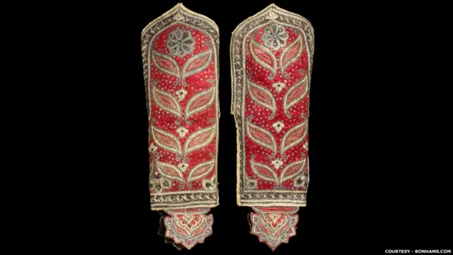 بعض لوگوں کا خیال ہے کہ ٹیپو سلطان سخت گیر مسلم بادشاہ تھا جس نے ہندوؤں کے گاؤں، مندر اور عیسائیوں کے گرجا گھر تباہ کیے لیکن بہت سے لوگ اسے ٹیپو پر بےوجہ تنقید کہہ کر مسترد کر دیتے ہیں۔