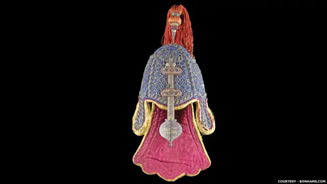 ٹیپو سلطان ٹیکنالوجی کے استعمال میں جدت پسند واقع ہوئے تھے۔ وہ اور ان کے والد حیدر علی نے جنگوں میں ٹھوس ایندھن والے آتش گیر مادوں کا استعمال کیا۔ان کے راکٹ کے حملے قابل دید اور کامیاب تھے۔ اس نادر سونے اور سٹیل کے غلاف نما سرپوش کے بارے میں یہ خیال ظاہر کیا جا رہا ہے کہ اس کی قیمت کوئی 25 ہزار پاؤنڈ ہوگی۔