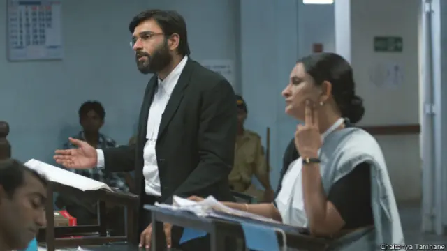 कोर्ट फिल्म का एक दृश्य 