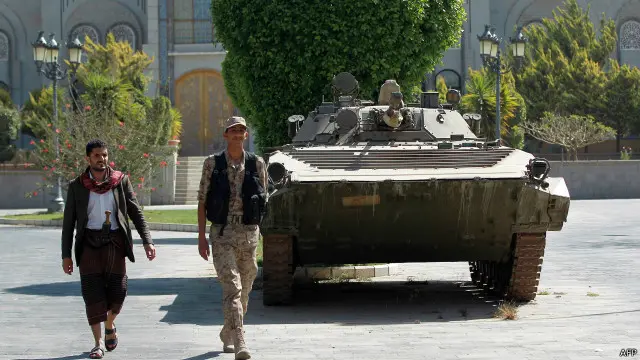 بلدة كرش تقع على طريق يربط الشمال بالجنوب وقرب قاعدة عسكرية