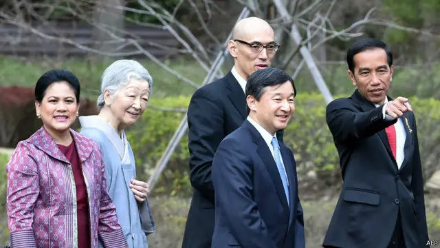 Kunjungan Presiden Joko Widodo ke Jepang dan direncanakan ke Cina diharapkan dapat membuat Indonesia memainkan peran mediasi konflik perbatasan dua negara.