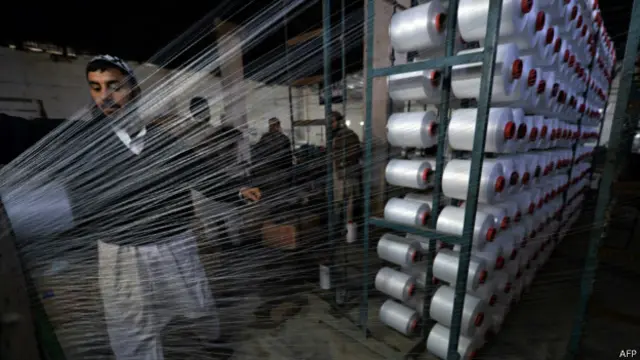 150 بند کارخانوں کے دوبارہ کھولنے سے ہزاروں افراد کو روزگار کے مواقع ملیں گے: گورنر خیبر پختونخوا