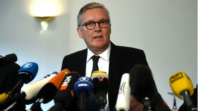 德翼航空的一名发言人在周二对记者说，航班失事与该飞机20余年的偏劳机龄无关，并说机长有6000小时的驾驶经验。