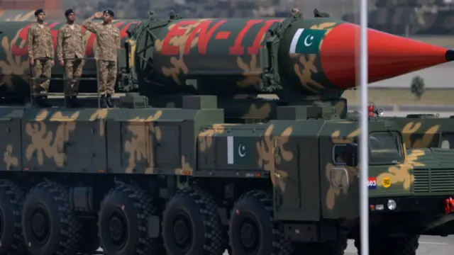 گزشتہ دنوں سات برس کے بعد یوم پاکستان کی پریڈ میں دیگر اسلحے کے علاوہ میزائل بھی نمائش میں شامل تھے