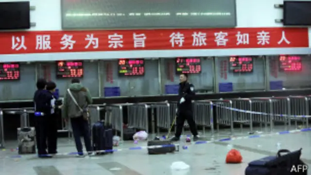 ကူမင်းမြို့ ဘူတာရုံမှာ တိုက်ခိုက်မှုကြောင့် ၃၁ ယောက် သေဆုံးပြီး ၁၄၀ ကျော် ဒဏ်ရာရခဲ့။