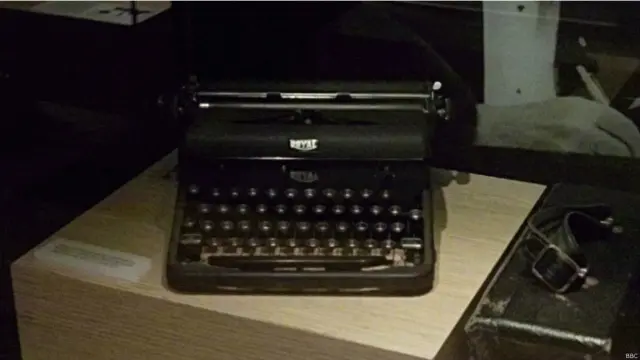 سرڈان بریڈمین نے متعدد کتابیں بھی تحریر کیں اور مضامین بھی لکھے جن کے لیے وہ یہ ٹائپ رائٹر استعمال کرتے رہے۔