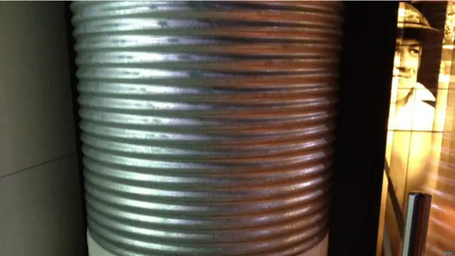 سرڈان بریڈمین کے گھر کے عقب میں واقع یہ واٹر ٹینک جس پر وہ گولف کی گیند مارتے تھے اور اسٹمپ سے بیٹنگ کی گھنٹوں پریکٹس کرتے تھے۔