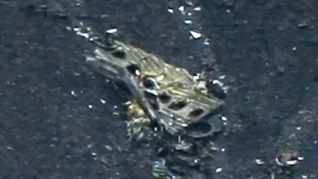 Обломки самолета