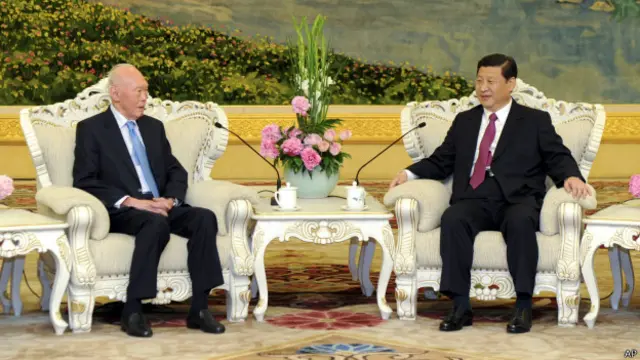 ली कुआन यू और शी जिनपिंग