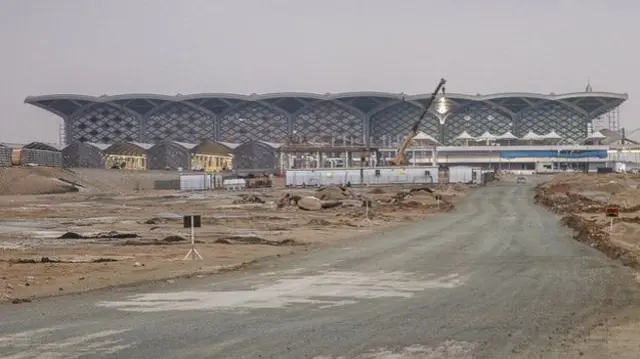 ورمن فوستر، معمار بریتانیایی طراح ایستگاه قطار حرمین است