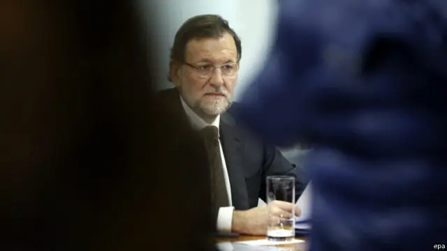 Perdana Mentri Spanyol, Mariano Rajoy, pada saat rapat kabinet sebelum mengumumkan berkabung nasional selama tiga hari.